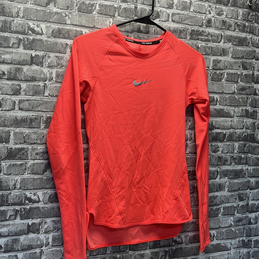 ‎Nike - Picture 2 of 12